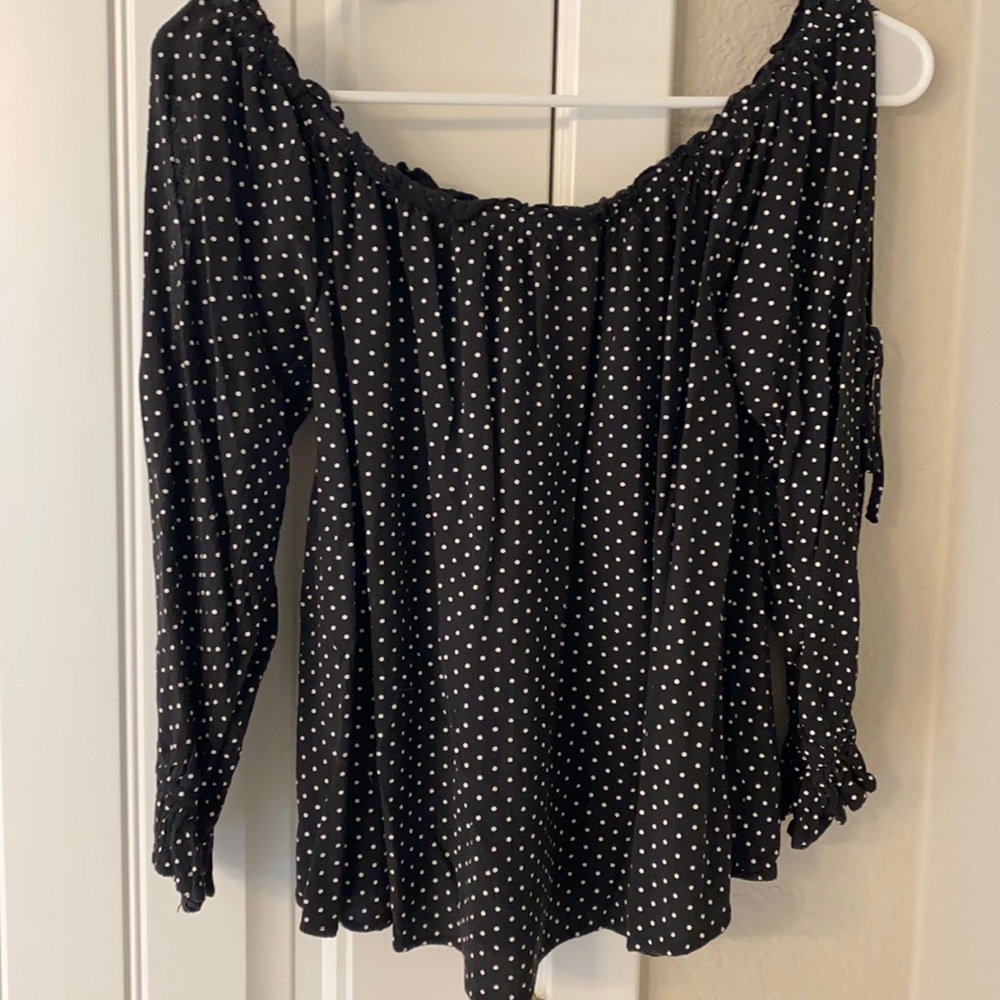 Off shoulder split sleeve long sleeve shirt AEO size small